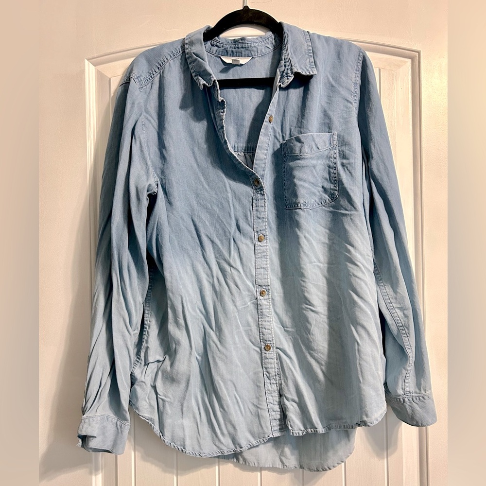 Light Blue Ombre Button-Up Shirt